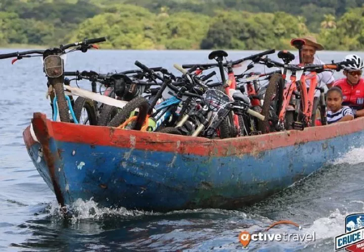 Cruzarán el Lago Gatún en cayuco. Foto: Cortesía
