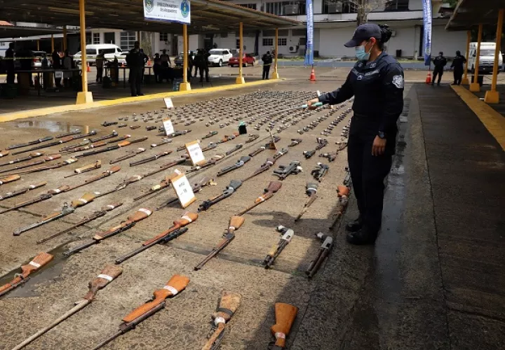 Entre el 1 de julio de 2019 al 29 de abril de 2022 fueron destruidas un total de 20 mil 331 armas de fuego. Foto: Archivo