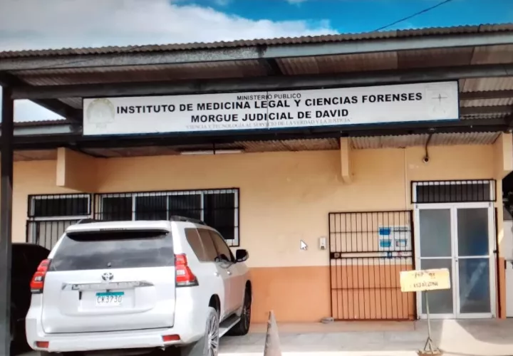 El cadáver fue trasladado a la morgue judicial en David. Foto: José Vásquez