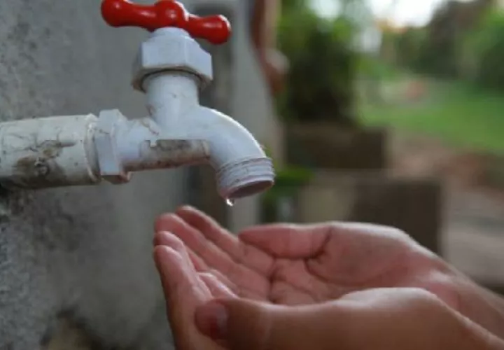 El Idaan se ve obligado a represar río en temporada seca para poder garantizar la producción de agua a la población. 
