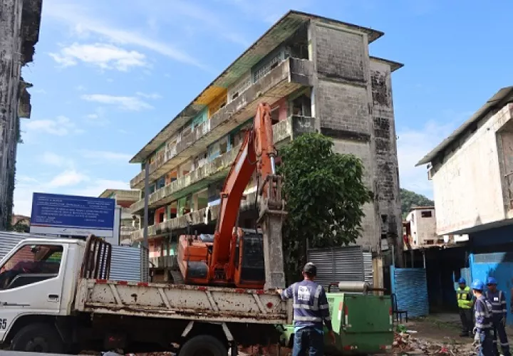 Cinco edificios son demolidos en San Miguel. Achivo.