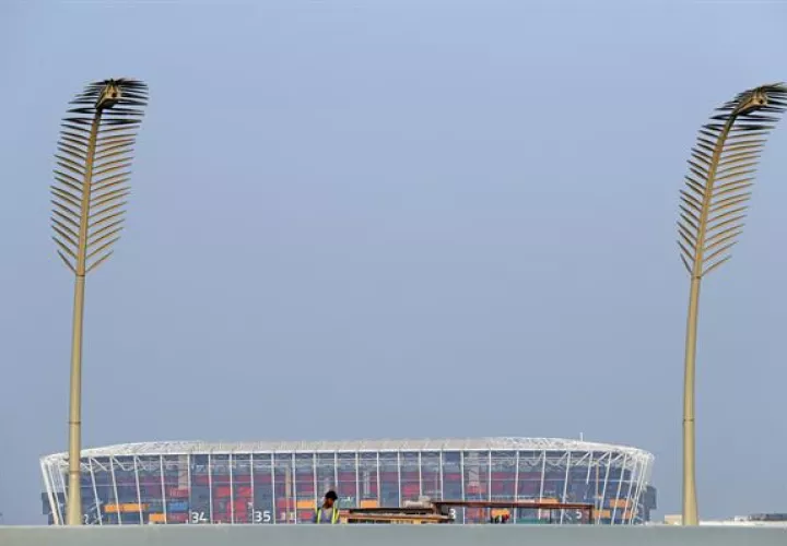 Vista del estadio 974, diseñado por la firma Fenwick Iribarren con capacidad para acoger 40.000 espectadores. EFE
