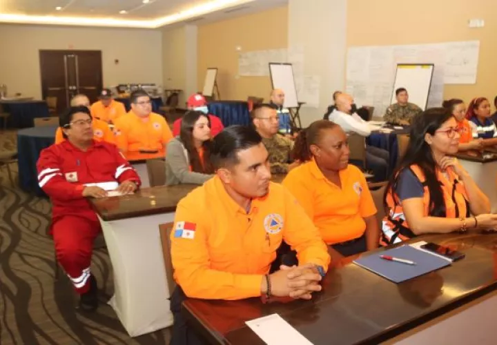 Unos 30 especialistas en rescate de la Fuerza de Tarea Conjunta recibieron capacitación sobre roles claves.