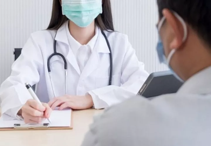 Este anuncio se hace ante la baja concurrencia de médicos en septiembre y noviembre. Archivo.