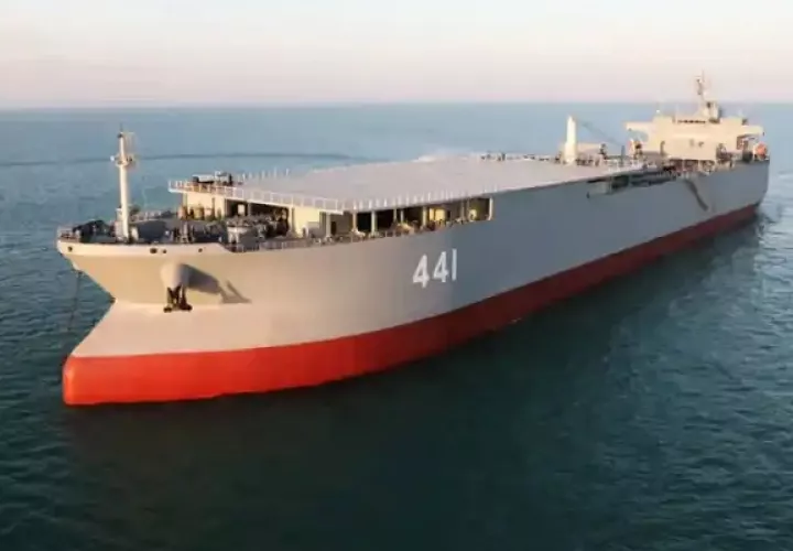El Iris Makran es uno de los mayores buques de la Armada de Irán.