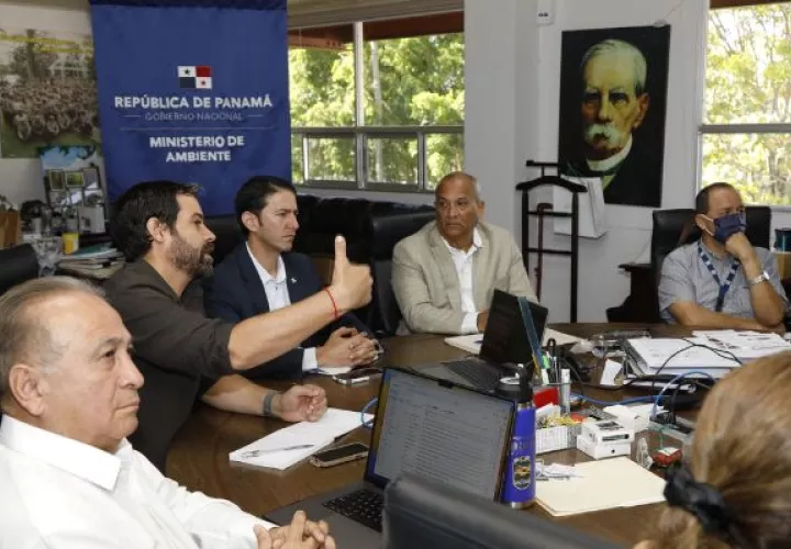 Reunión sobre el proyecto 1000 km de senderos. Foto: Cortesía