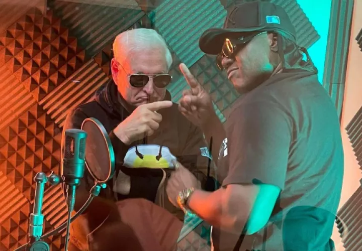 Ricardo Martinelli junto a Dj Black. Foto: Instagram / Ricardo Martinelli en el estudio de grabación. Foto: Instagram / @ricardomartinelli99