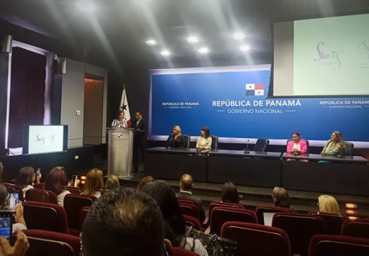ella_es_astronauta_pa002.jpg