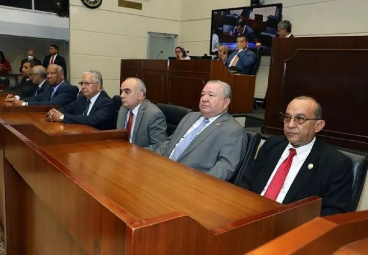 Rectores de universidades del Estado, mientras se discutía la creación del nuevo consejo, en el hemiciclo legislativo. Foto: Archivo