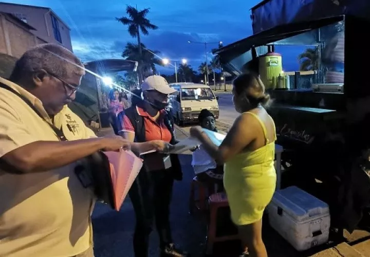 Se verificó las condiciones sanitarias de los food trucks’. Foto: Eric A. Montenegro