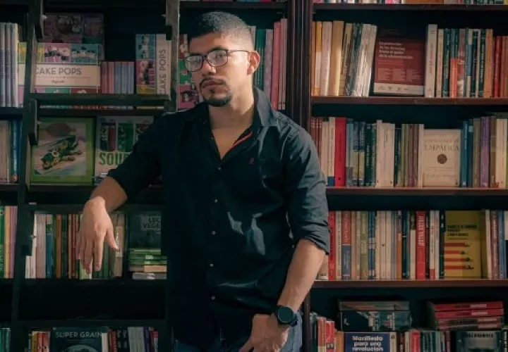 En mayo Rolando Santamaría publicó su primera obra literaria. Foto: Cortesía