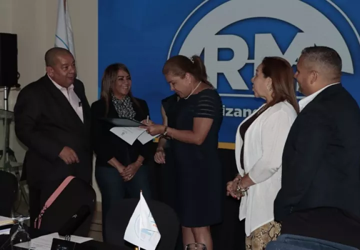 Alma Cortés agradeció la confianza de los miembros del partido. Foto: Víctor Arosemena