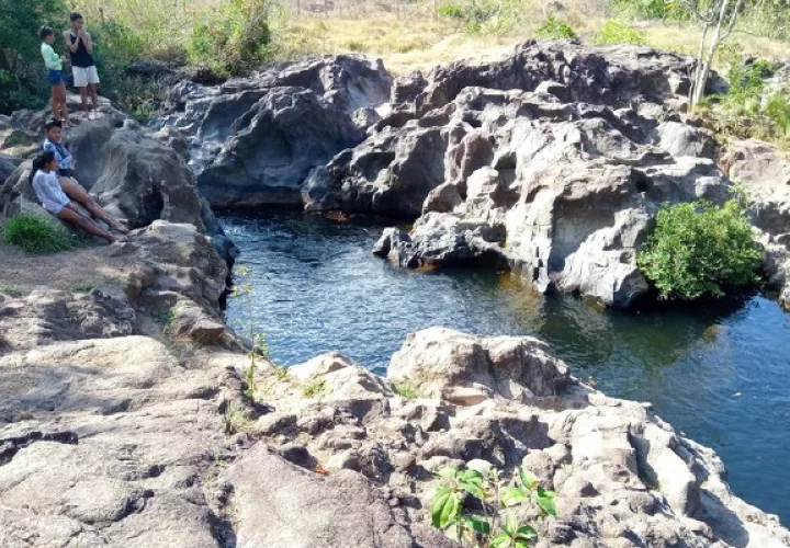 El chorro de San Pedro, es uno de los atractivos en Ocú que puede desarrollarse para hacer turismo interno y de senderismo. Foto. Melquíades Vásquez