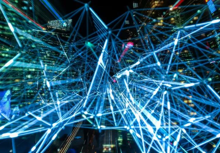 La IA puede agilizar la revisión de extensas bases de datos. Foto: Pexels