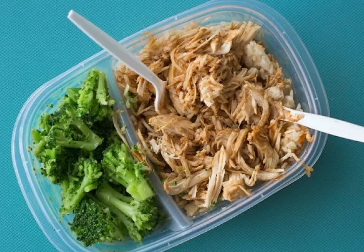 Los microplásticos están presentes en los alimentos y objetos que utilizamos. Foto: Pexels