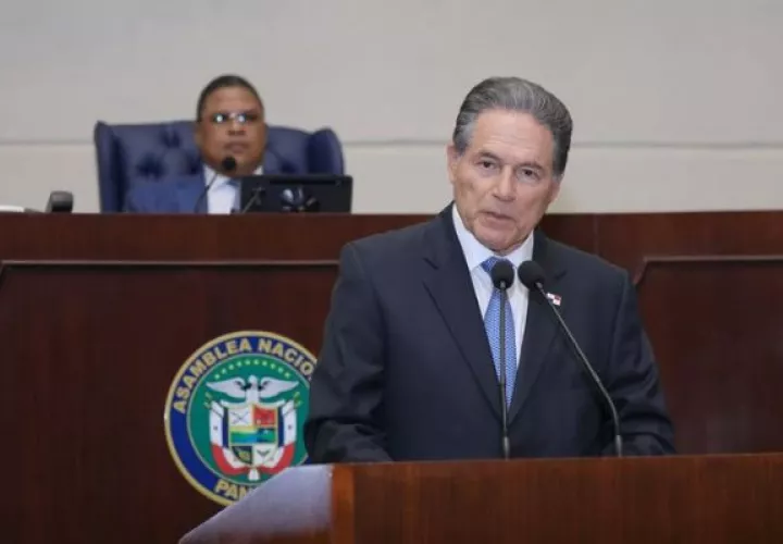 El ministro para Asuntos del Canal de Panamá, Arístides Royo. Foto: Cortesía Asamblea Nacional