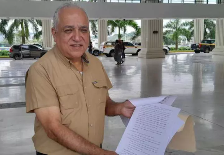 Como secretario general de Realizando Metas (RM), Luis Eduardo Camacho, presentó la denuncia a Organización Electoral. Foto: Víctor Arosemena
