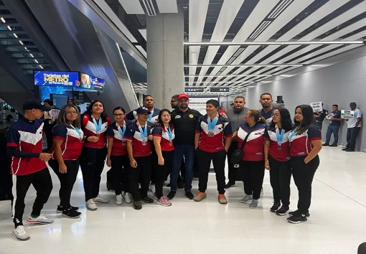 Equipo de Panamá de Tiro con Arco  a su llegada al Aeropuerto Internacional de Tocuemen. Foto: Cortesía 