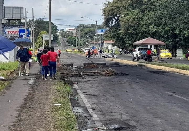 Se agota el combustible y empiezan a escasear los productos de la canasta básica. Foto: José Vásquez