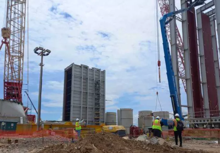 Foto de como se encontraba la construcción de la Generadora Gatún, a finales del mes de mayo, cuando su avance era de 60%. Archivo