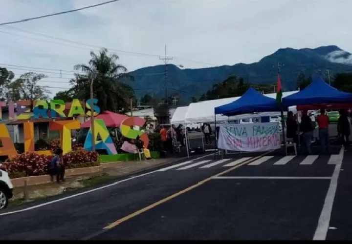 En la provincia de Chiriquí hay un total de ocho puntos cerrados por los manifestantes, cinco de ellos en el oriente chiricano, además el puente sobre el río David y Volcán. Foto. José Vásquez