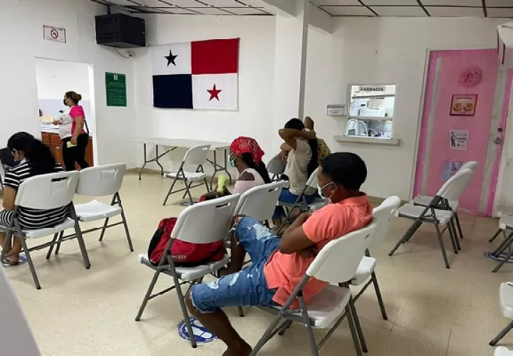 Los pacientes que no lograron realizarse sus laboratorios serán atendidos  los días 2, 3, 9, 10, 16 y 17 de diciembre, habrá 50 cupos. Foto. Diomedes Sánchez.