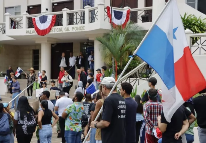 Una vigilia permanente se realiza en los predios de la corte, lo que podría ser adverso según expertos. Foto: Víctor Arosemena 