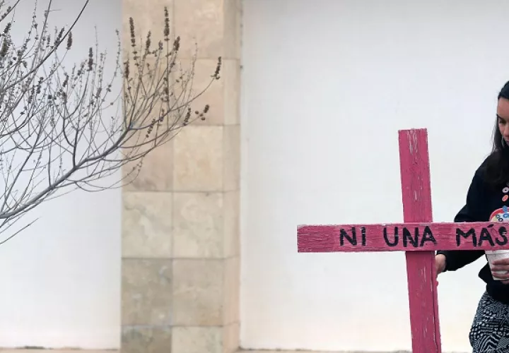 Es imperativo que el Estado enfrente y aborde la alarmante situación de los casos de violencia contra la mujer y niñas. Foto ilustrativa: EFE