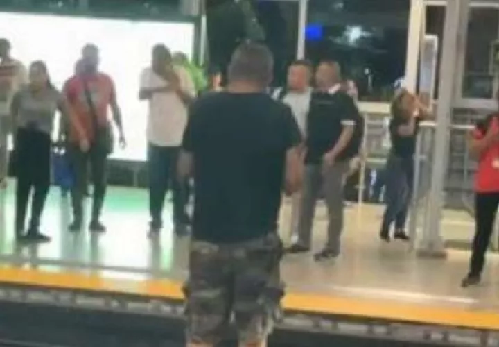 El hombre se encuentra en condición estable. 