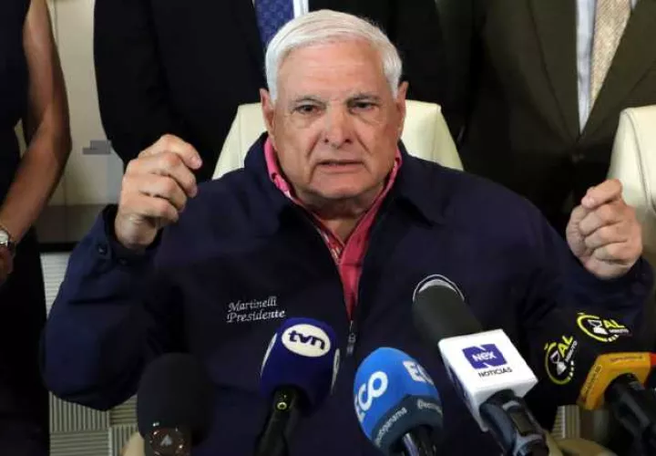 Ricardo Martinelli, candidato presidencial por realizando  metas y Alianza está siendo víctima de una persecución  que busca impedir que corra en las próximas elecciones. Víctor Arosemena