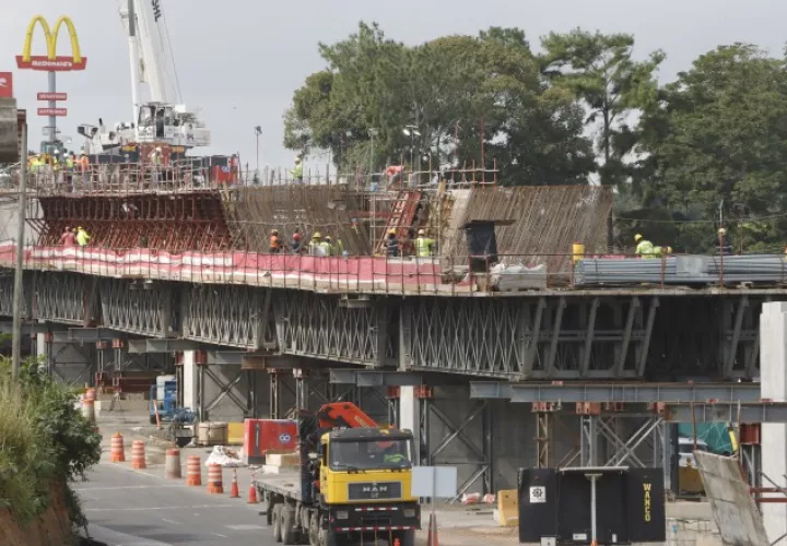 Otra de las obras que está  retrasada, el viaducto del distrito  La Chorrera, conocido como el  Corredor de las Playas. Fotos: Víctor Arosemena