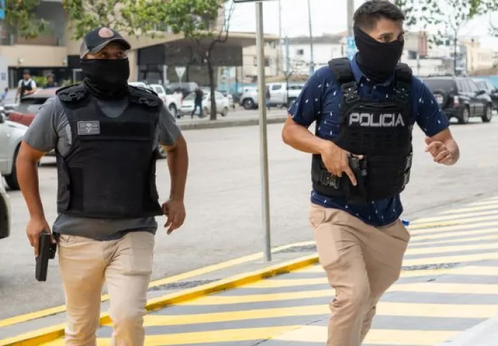 Operativos de las Fuerzas Armadas se despliegan a lo largo del país para establecer control y vigilancia. Foto: EFE