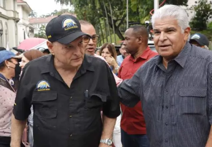 Los candidatos a la presidencia y vicepresidente de la República por los partidos Realizando Metas y Alianza, Ricardo Martinellu y José Raúl Mulino. Víctor Arosemena