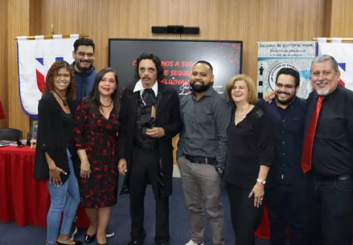 Algunos de los escritores que forman parte de la Sociedad de Escritores Unidos. Cortesía