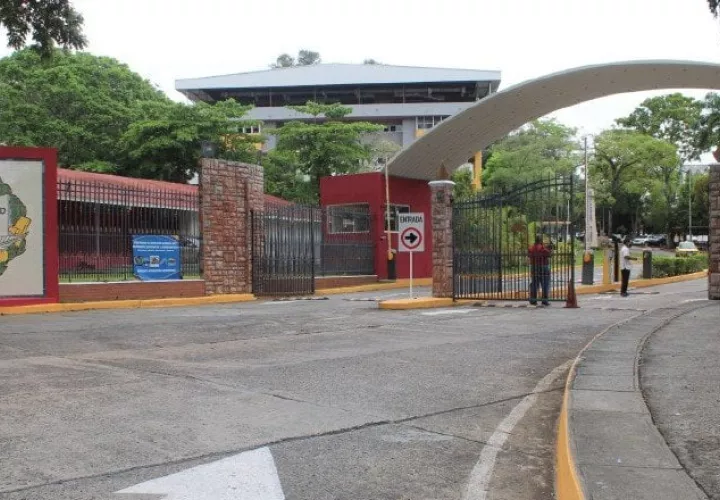 Buscan  mayor y mejores inversiones en educación.