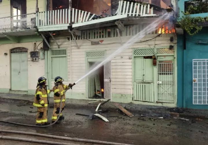 El incendio consumió varios inmuebles. Foto: Cortesía