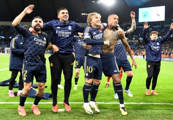 Jugadores de Real Madrid festeján su clasificación a la semfinal de la 'Champions League'. Foto: EFE