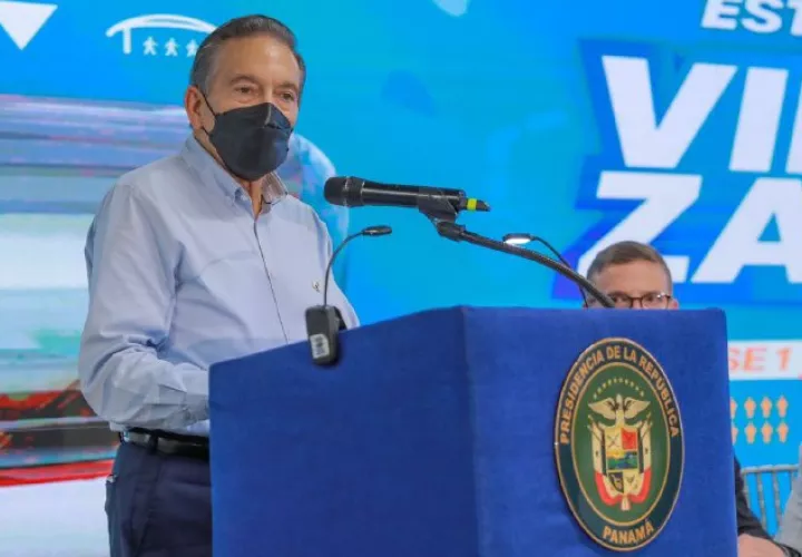 El presidente Laurentino Cortizo, durante la inauguración de la estación del Metro de Panamá, Villa Zaita, la cual esta sin concluir.