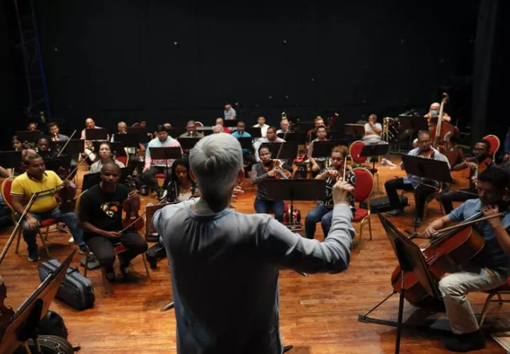 Uno de los ensayos de la orquesta en el marco de su aniversario. Foto: EFE