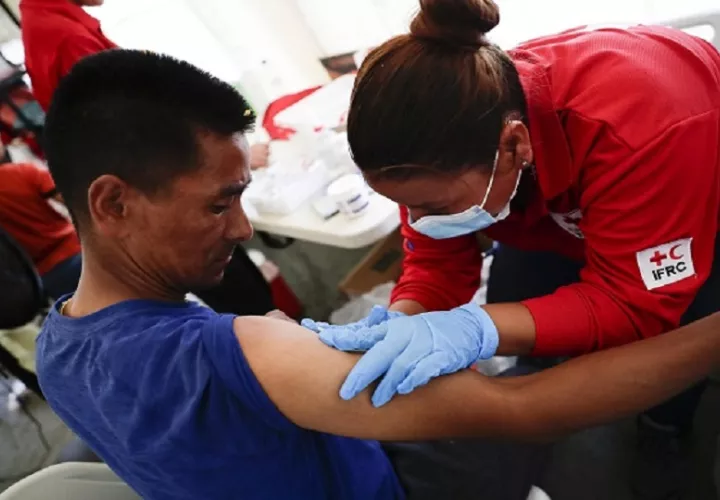La atención médica es fundamental para los migrantes tras cruzar la selva. Foto: EFE