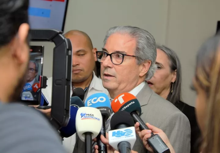 Declaraciones del ministro de salud, Fernando Boyd Galindo, a los medios de comunicación. Foto: Cortesía