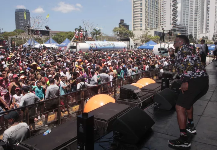 Los Carnavales en la capital  se realizan en la Cinta Costera.