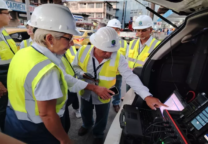 en la provincia de Colón se supervisaron las luminarias, la red de distribución eléctrica, además de la señal de telefonía móvil y de televisión. Foto. Diomédes Sánchez