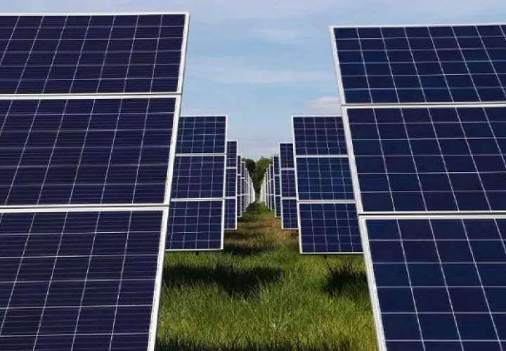 La OER desarrolla proyectos de paneles solares en áreas de difícil acceso. Foto ilustrativa