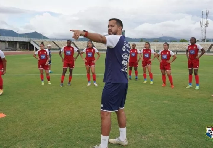 Ignacio 'Nacho' Quintana no seguirá como técnico de la selección femenina de Panamá. Foto: Fepafut
