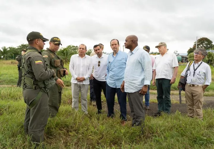 El canciller Javier Martínez-Acha junto a su homólogo  Luis Gilberto Murillo en Capurganá. Foto: Cortesía