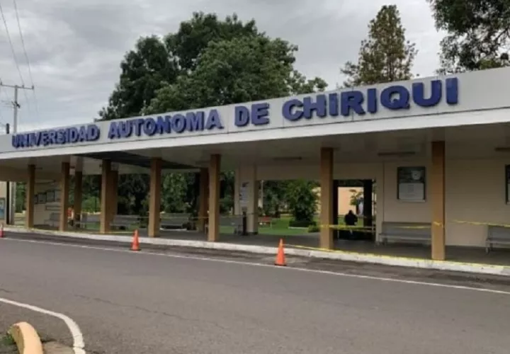 El pasado 14 de agosto la rectora de la Unachi Etelvina Medianero de Bonagas, fue duramente cuestionada sobre el uso de los fondos  de esta casa de estudios. Foto. Archivo