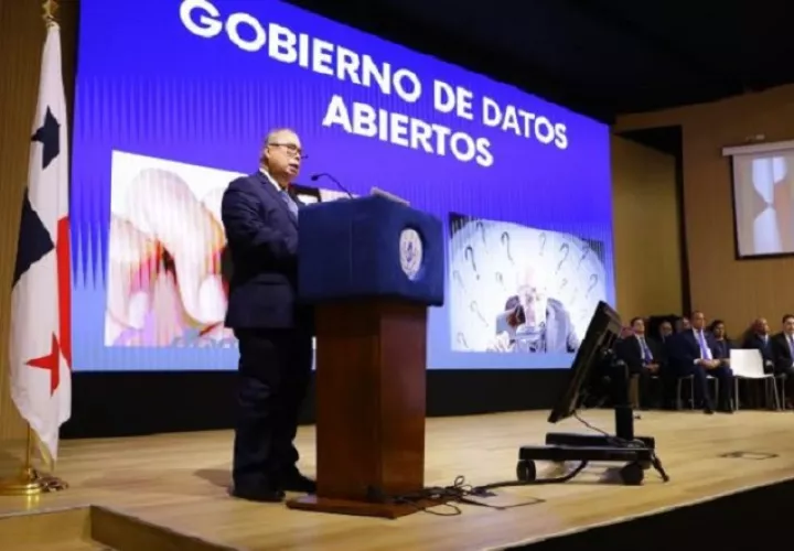 El director general de la CSS, Enrique Lau Cortés, durante su informe de gestión.  Cortesía
