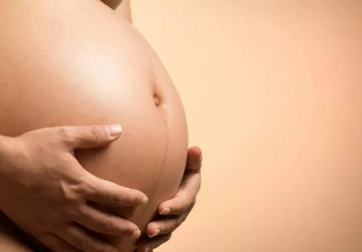 Un embarazo a edad temprana pone en riesgo la salud psicológica y física e incluso la vida de la madre. Las adolescentes tienen mayor riesgo de mortalidad materna.