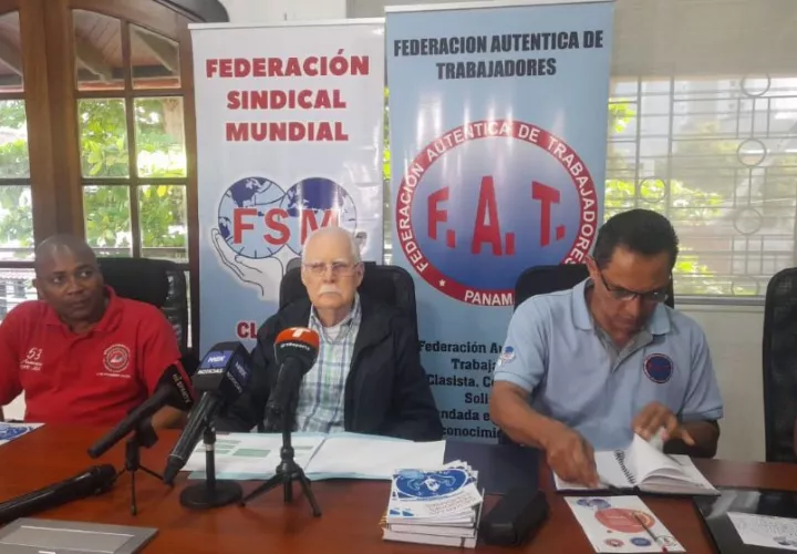 Gremios de trabajadores y exdirector de la CSS presentan propuesta. Foto: Vivian Jiménez